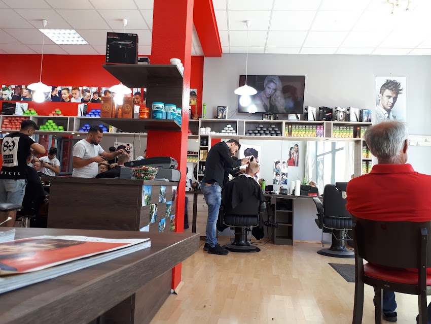 💈 Goldene Finger: Friseursalon (صالون حلاقة)