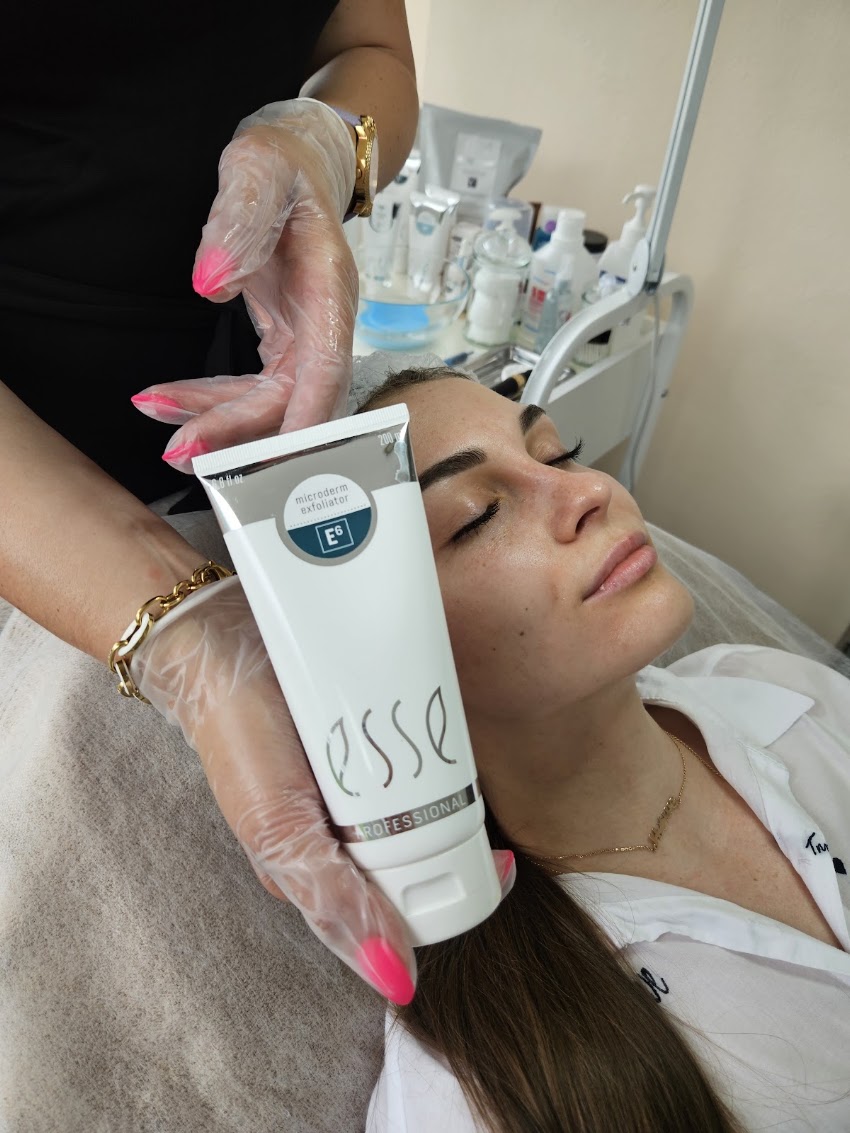 Kosmetikerin Lady Vi – Gesichtsbehandlung und Haarpflege im Schönheitssalon Lady Vi